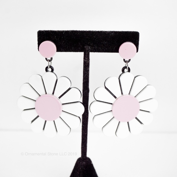Ornamental Stone Jewelry - Daisy Mod Acrylic 60s Hippie Statement Earrings 15